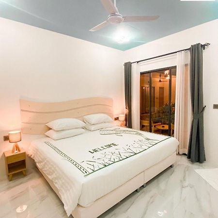 Infinity Beach Dhigurah Dhigurah  Extérieur photo